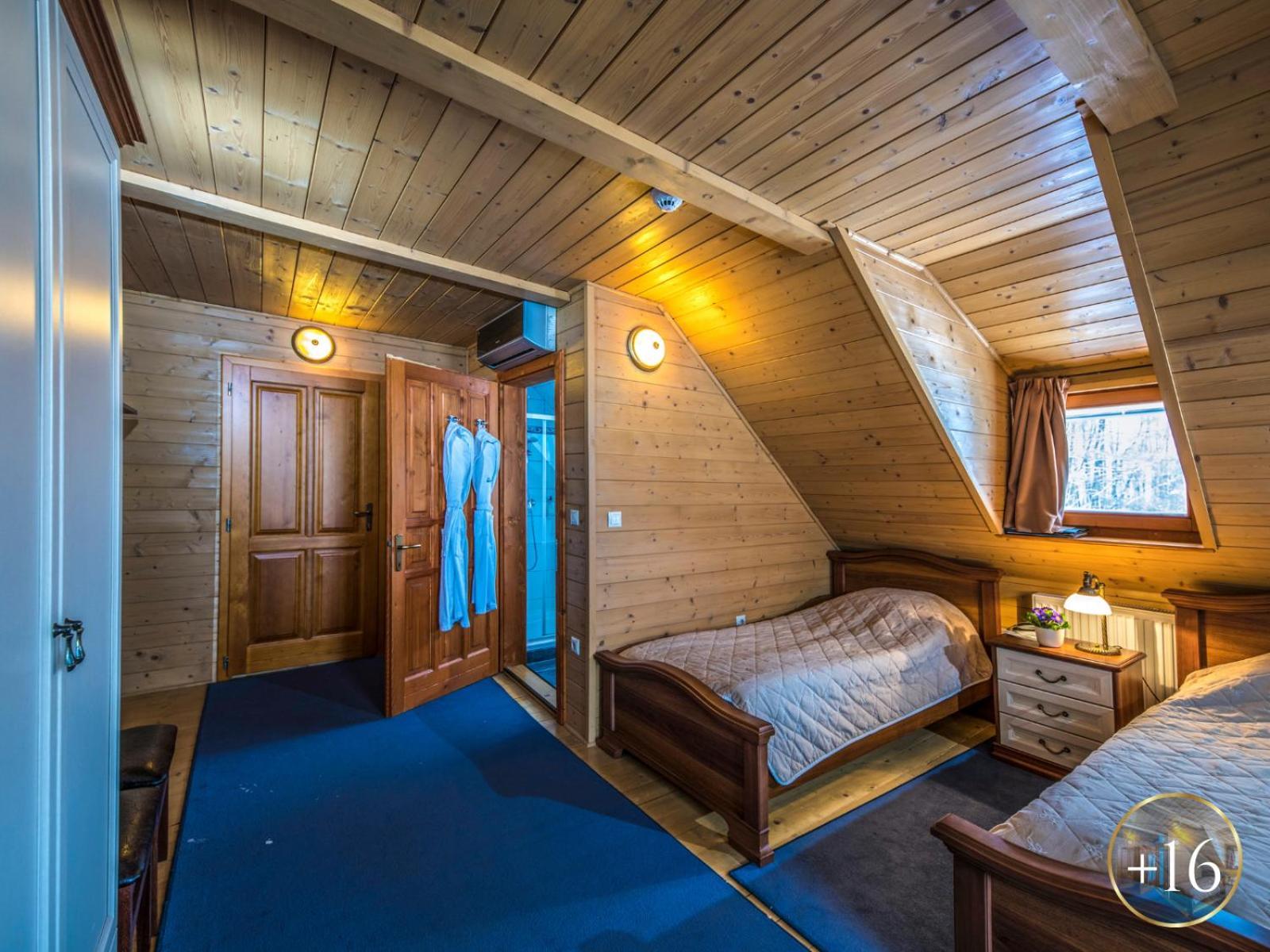 Szarvaskut Hotel Zirc Eksteriør bilde